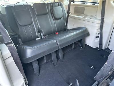 2012 Chrysler Town & Country Touring-L   - Photo 16 - Pittsburgh, PA 15226