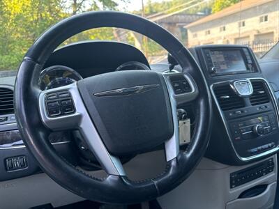 2012 Chrysler Town & Country Touring-L   - Photo 23 - Pittsburgh, PA 15226