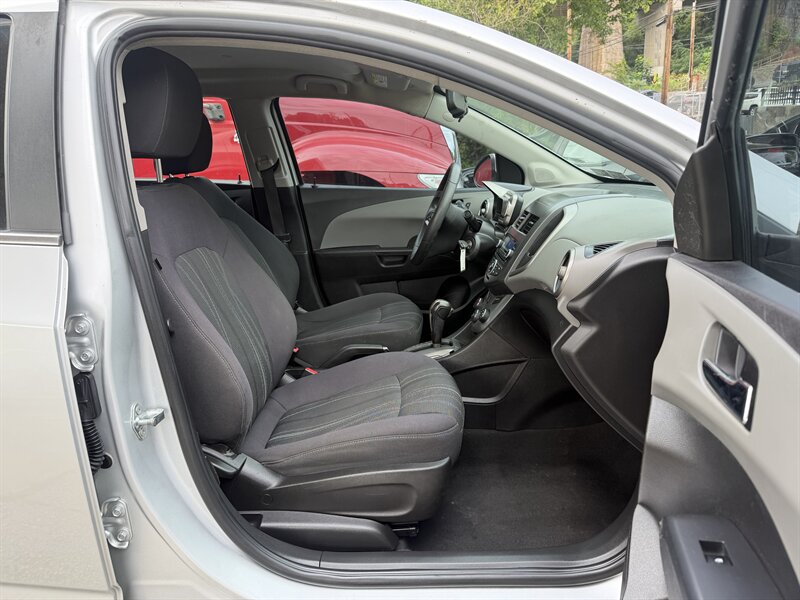 2015 Chevrolet Sonic LT Auto - Photo 26 - Pittsburgh, PA 15226