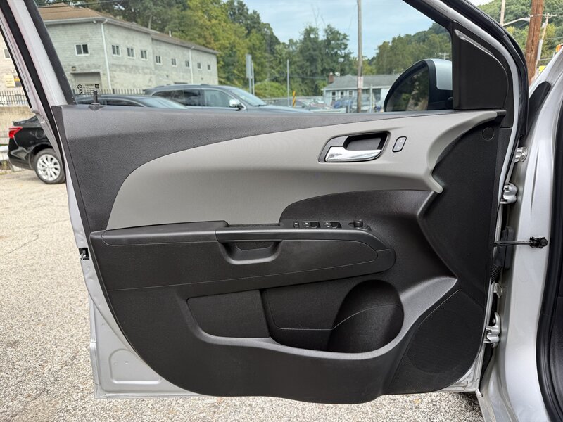 2015 Chevrolet Sonic LT Auto - Photo 15 - Pittsburgh, PA 15226