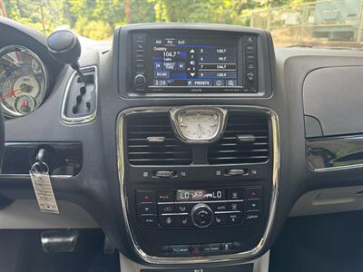2014 Chrysler Town & Country Touring-L   - Photo 27 - Pittsburgh, PA 15226