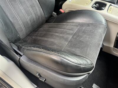2014 Chrysler Town & Country Touring-L   - Photo 12 - Pittsburgh, PA 15226