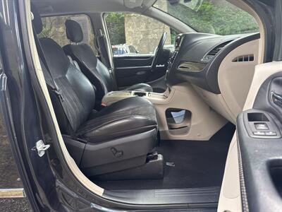 2014 Chrysler Town & Country Touring-L   - Photo 10 - Pittsburgh, PA 15226