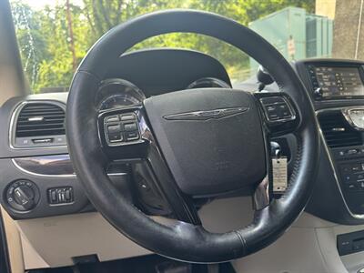 2014 Chrysler Town & Country Touring-L   - Photo 24 - Pittsburgh, PA 15226
