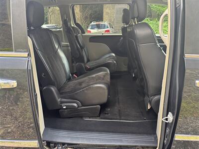 2014 Chrysler Town & Country Touring-L   - Photo 13 - Pittsburgh, PA 15226