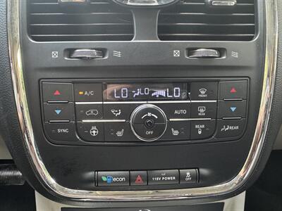 2014 Chrysler Town & Country Touring-L   - Photo 29 - Pittsburgh, PA 15226