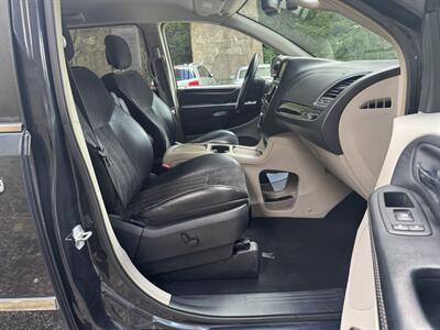 2014 Chrysler Town & Country Touring-L   - Photo 11 - Pittsburgh, PA 15226