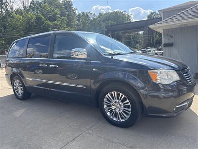2014 Chrysler Town & Country Touring-L   - Photo 5 - Pittsburgh, PA 15226