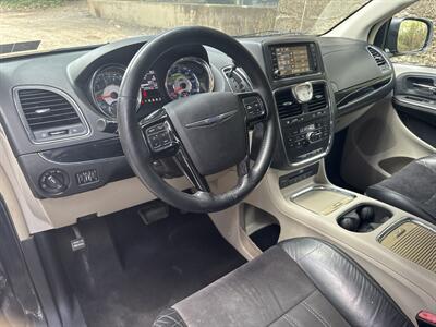 2014 Chrysler Town & Country Touring-L   - Photo 7 - Pittsburgh, PA 15226