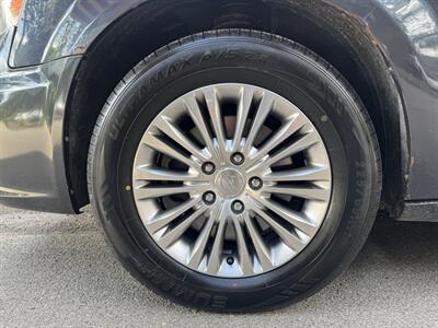 2014 Chrysler Town & Country Touring-L   - Photo 21 - Pittsburgh, PA 15226