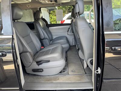 2012 Volkswagen Routan SEL   - Photo 10 - Pittsburgh, PA 15226