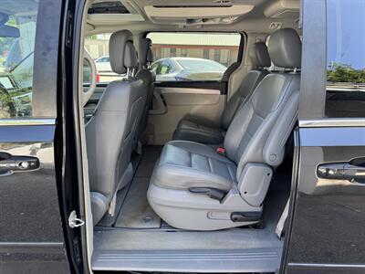 2012 Volkswagen Routan SEL   - Photo 12 - Pittsburgh, PA 15226