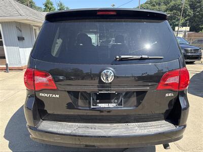 2012 Volkswagen Routan SEL   - Photo 3 - Pittsburgh, PA 15226