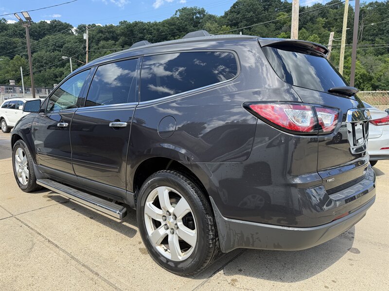 2016 Chevrolet Traverse LT - Photo 2 - Pittsburgh, PA 15226