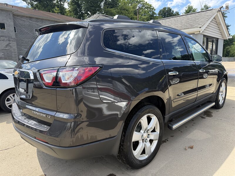 2016 Chevrolet Traverse LT - Photo 4 - Pittsburgh, PA 15226