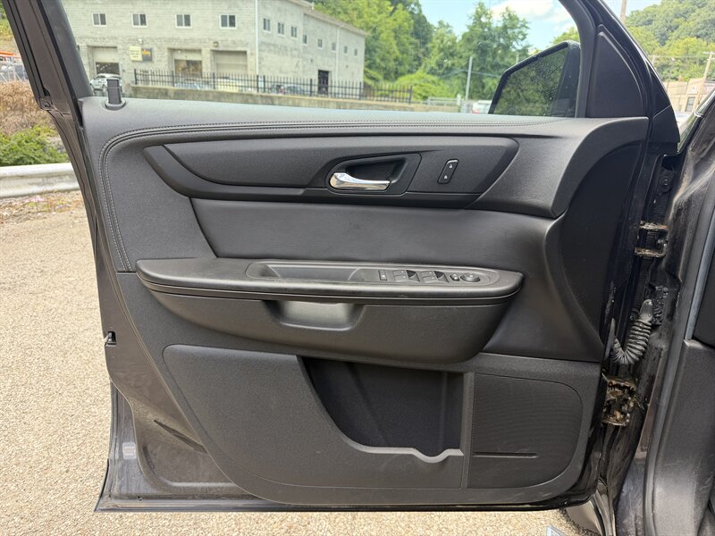 2016 Chevrolet Traverse LT - Photo 17 - Pittsburgh, PA 15226
