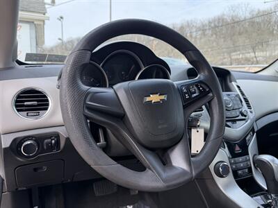 2013 Chevrolet Cruze LS Auto   - Photo 16 - Pittsburgh, PA 15226