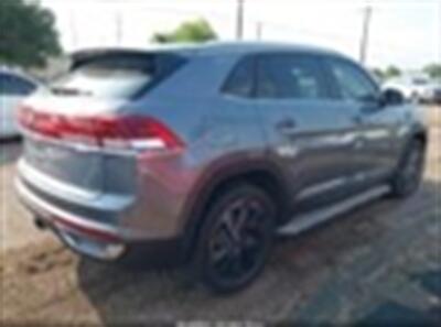 2024 Volkswagen Atlas Cross Sport SE   - Photo 2 - Miami, FL 33150