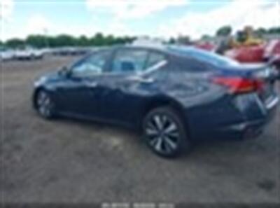 2022 Nissan Altima 2.5 SV   - Photo 2 - Miami, FL 33150