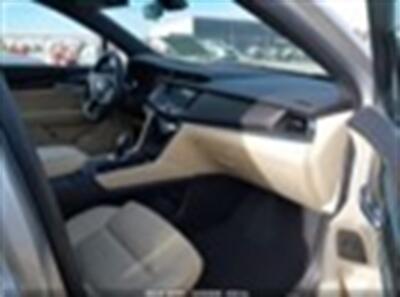 2019 Cadillac XT5   - Photo 2 - Miami, FL 33150