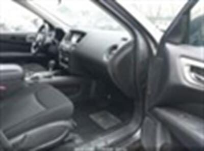 2020 Nissan Pathfinder S   - Photo 3 - Miami, FL 33150