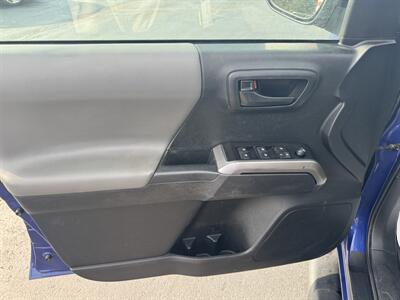 2022 Toyota Tacoma SR5 V6   - Photo 11 - Hayes, VA 23072