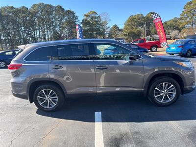 2019 Toyota Highlander XLE   - Photo 6 - Hayes, VA 23072