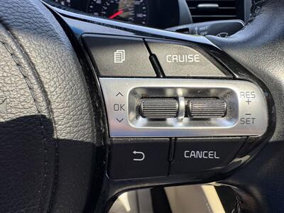 2017 Kia Cadenza Premium   - Photo 27 - Hayes, VA 23072