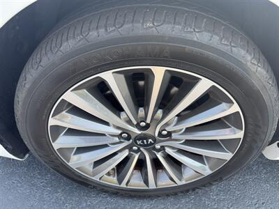 2017 Kia Cadenza Premium   - Photo 9 - Hayes, VA 23072