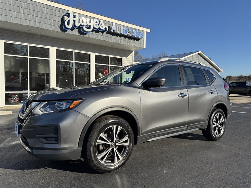 2020 Nissan Rogue SV's photo