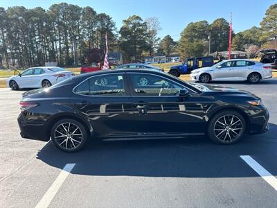 2021 Toyota Camry SE   - Photo 6 - Hayes, VA 23072