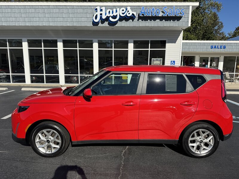 2023 Kia Soul LX - Photo 2 - Hayes, VA 23072