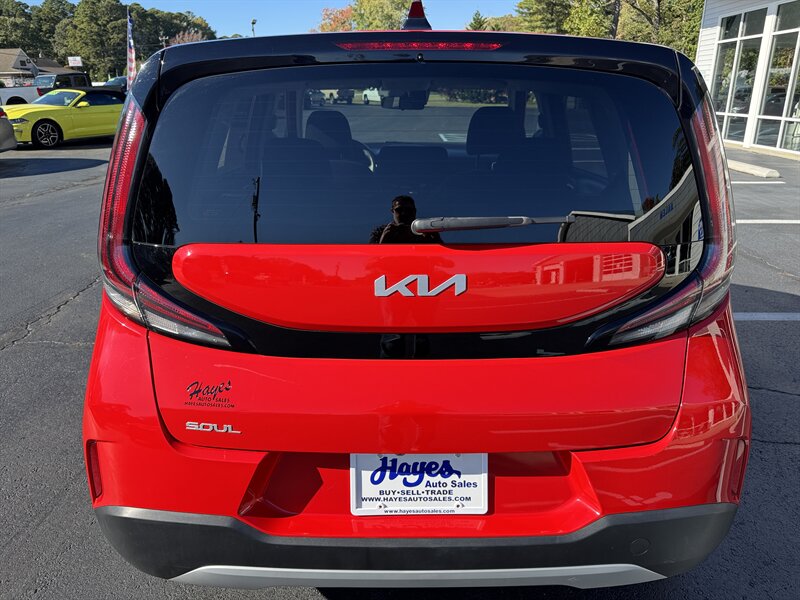 2023 Kia Soul LX   - Photo 4 - Hayes, VA 23072