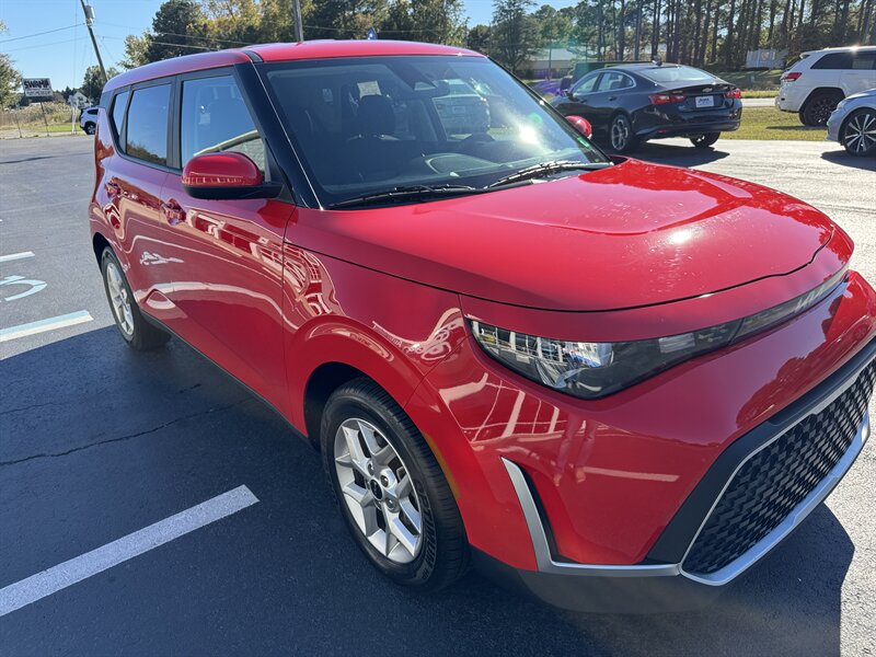 2023 Kia Soul LX   - Photo 8 - Hayes, VA 23072