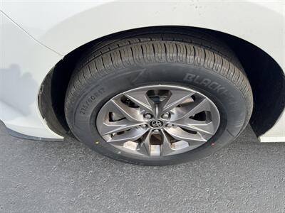 2021 Toyota Sienna LE 8-Passenger - Photo 9 - Hayes, VA 23072