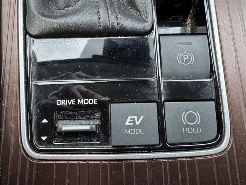 2021 Toyota Sienna LE 8-Passenger - Photo 24 - Hayes, VA 23072