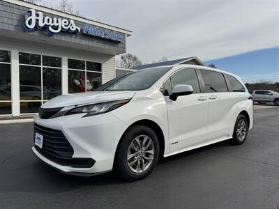 2021 Toyota Sienna LE 8-Passenger Van
