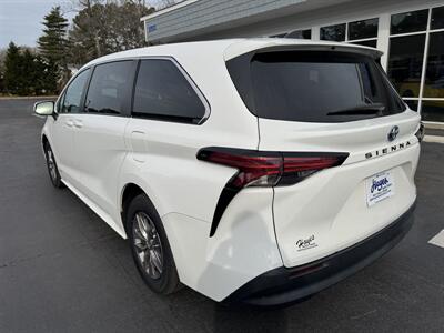 2021 Toyota Sienna LE 8-Passenger - Photo 3 - Hayes, VA 23072