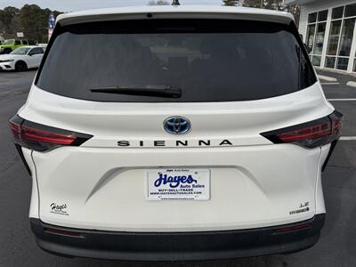 2021 Toyota Sienna LE 8-Passenger - Photo 4 - Hayes, VA 23072