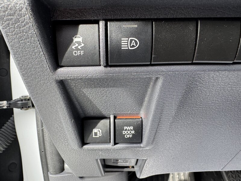 2021 Toyota Sienna LE 8-Passenger - Photo 17 - Hayes, VA 23072