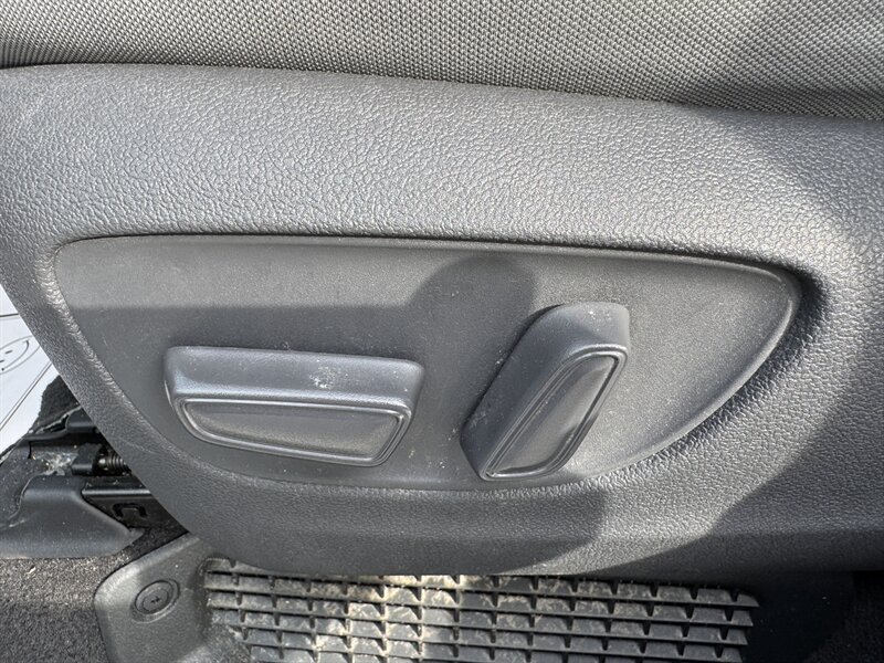 2021 Toyota Sienna LE 8-Passenger - Photo 19 - Hayes, VA 23072