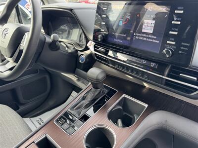 2021 Toyota Sienna LE 8-Passenger - Photo 16 - Hayes, VA 23072