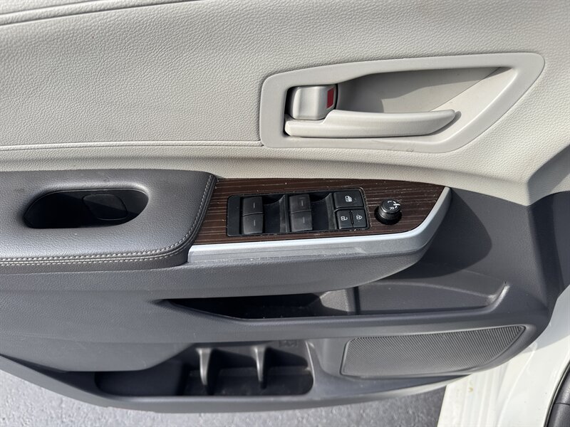 2021 Toyota Sienna LE 8-Passenger - Photo 18 - Hayes, VA 23072