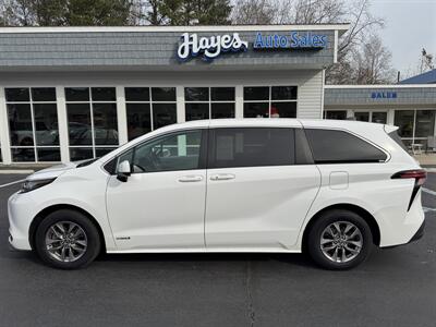 2021 Toyota Sienna LE 8-Passenger - Photo 2 - Hayes, VA 23072