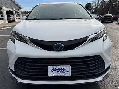2021 Toyota Sienna LE 8-Passenger - Photo 8 - Hayes, VA 23072