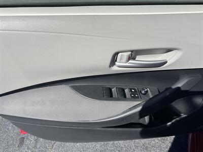 2021 Toyota Corolla LE - Photo 12 - Hayes, VA 23072