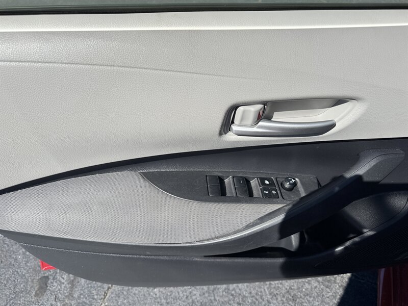 2021 Toyota Corolla LE - Photo 12 - Hayes, VA 23072