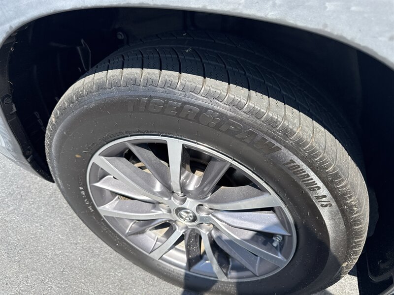 2019 Toyota Highlander XLE - Photo 20 - Hayes, VA 23072