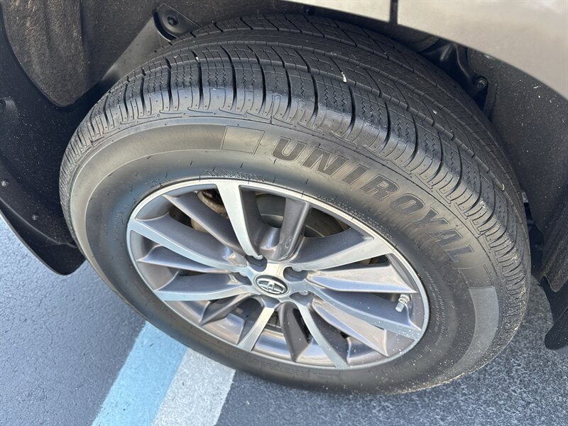 2019 Toyota Highlander XLE - Photo 18 - Hayes, VA 23072