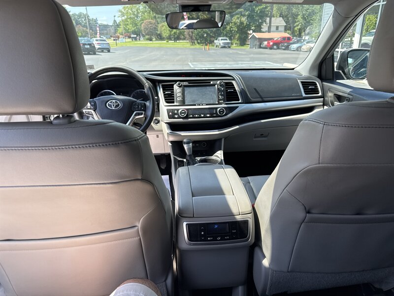 2019 Toyota Highlander XLE - Photo 21 - Hayes, VA 23072